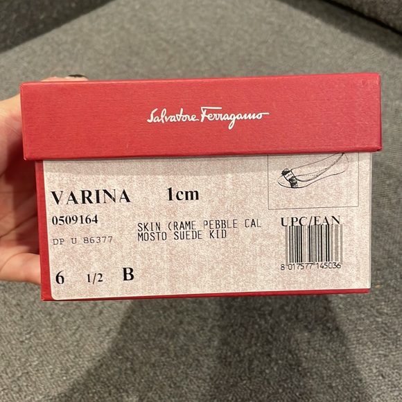 Authentic Ferragamo Varina ballet flat with original box and shoe bag size 6.5 - Picture 9 of 9